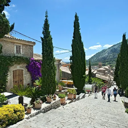 Owl Barrio - Family And Friends Villa Pollenca
